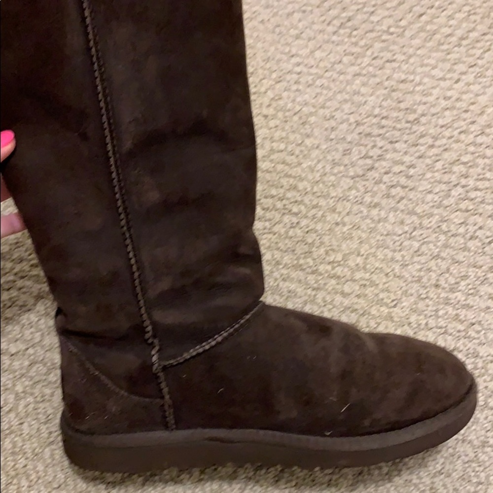 UGG Classic Boot - Picture 7 of 9